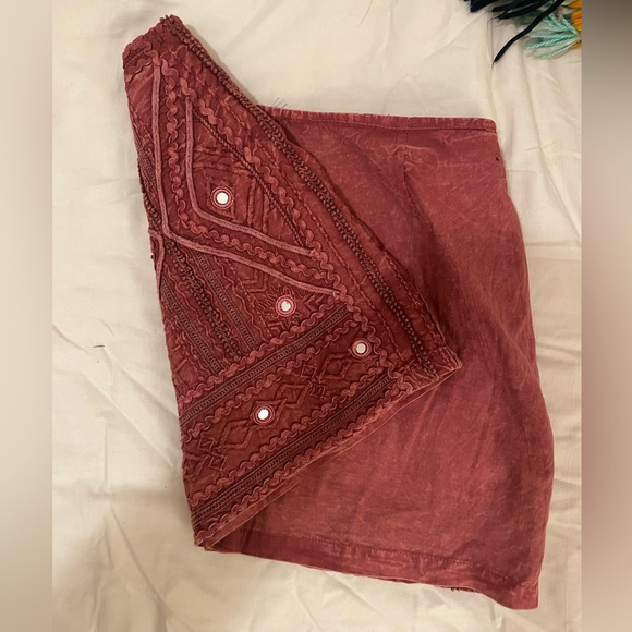 Gorgeous embroidered mini skirt - Picture 5 of 5